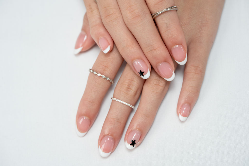french-tip-nails-for-every-season-in-2025-img__6