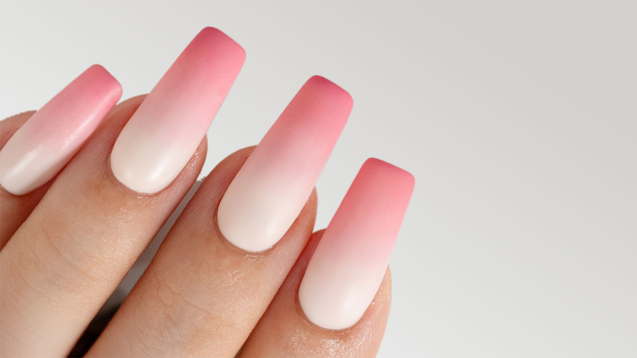 gel-nails-vs-dip-powder-2025-durability-flex-and-diy-compared-feature