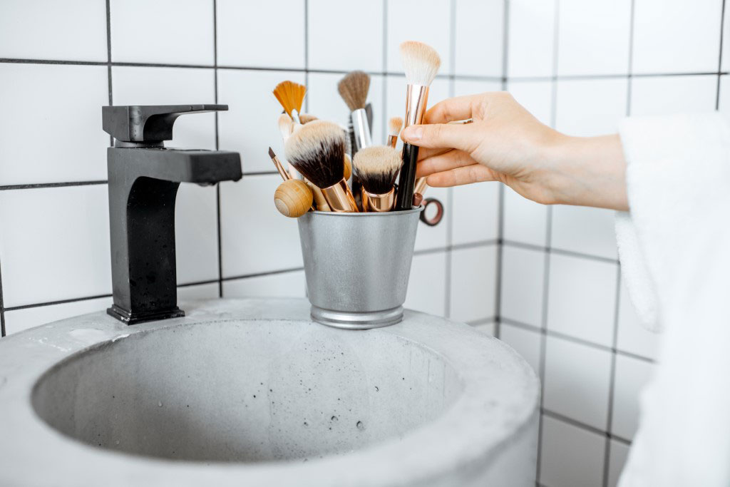 how-to-clean-makeup-brush-sets-2025-routine-and-tool-guide-img__6