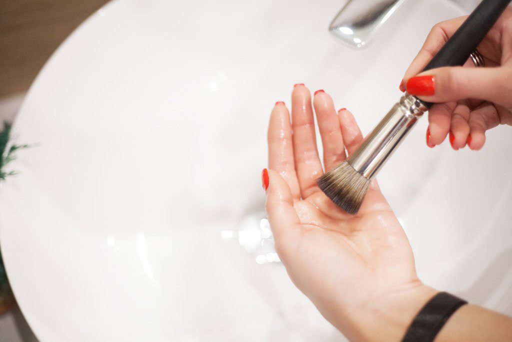 how-to-clean-makeup-brush-sets-2025-routine-and-tool-guide-img__7