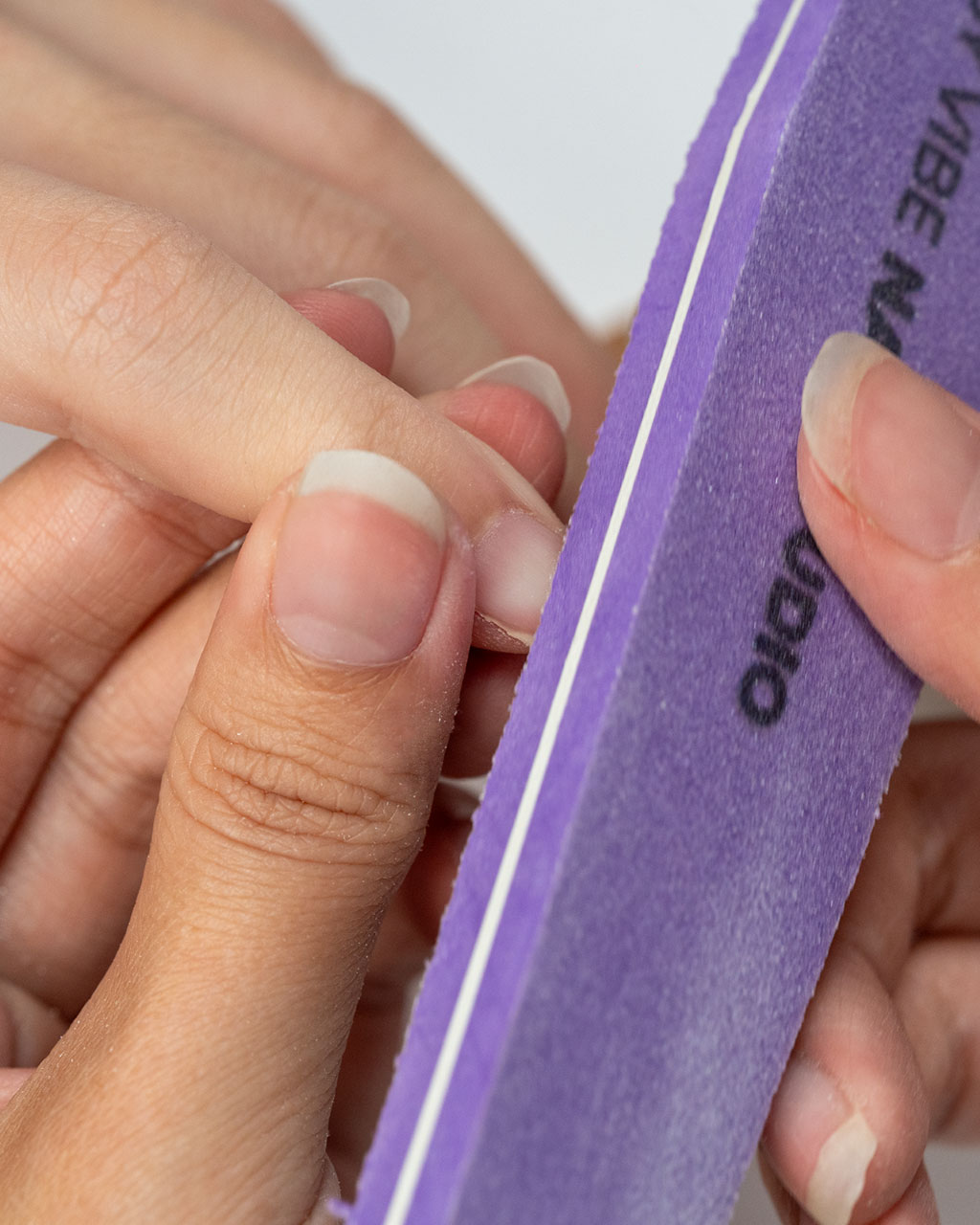 how-to-remove-gel-nails-at-home-safely-img-2
