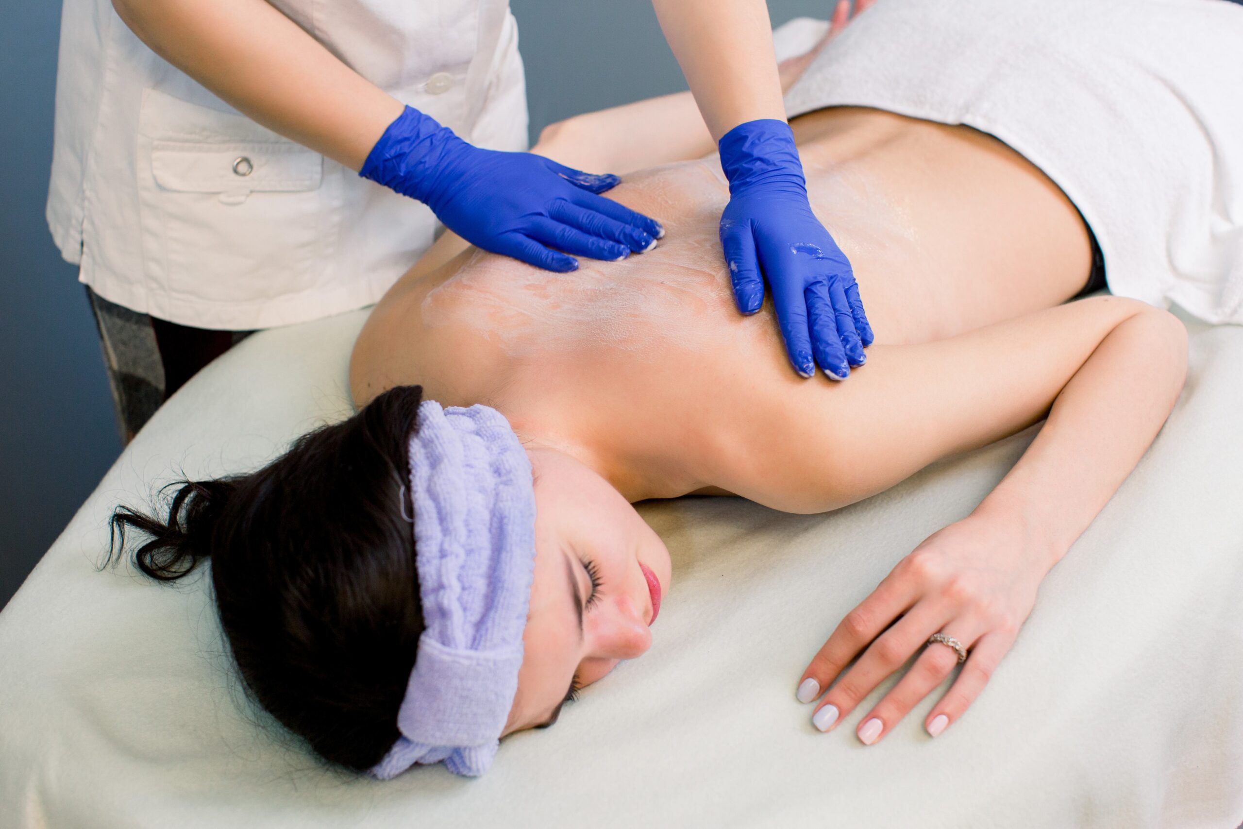 Back Acne Treatment Routine: A Step-by-Step Guide