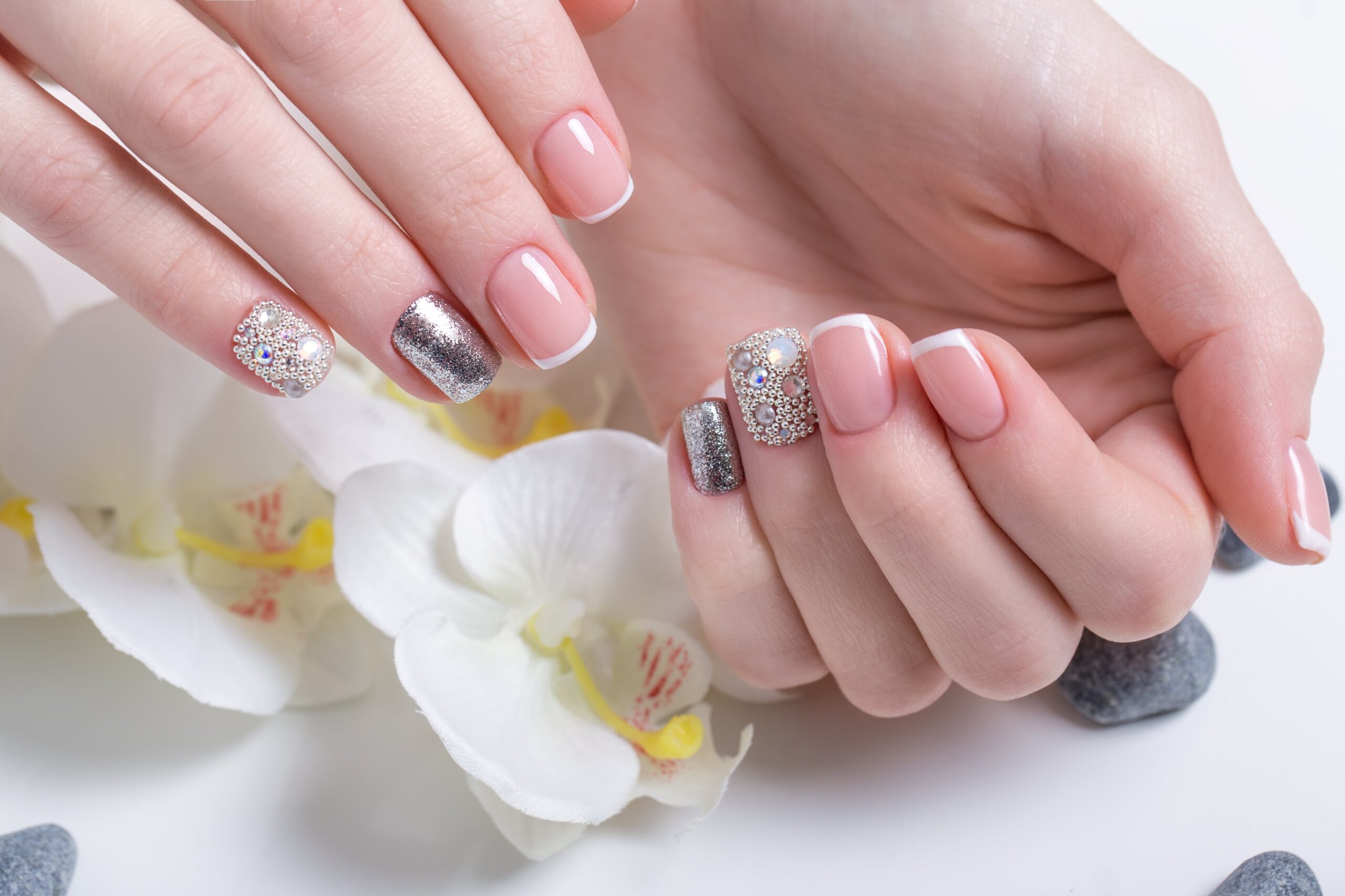 An example of a classic silver chrome finish on a nail tip, highlighting its perfectly smooth, liquid-metal appearance without any rainbow effect.